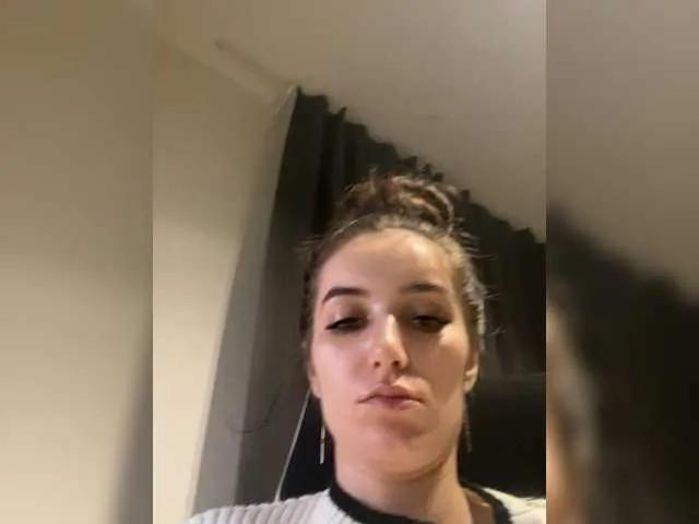 DaryaStars from BongaCams